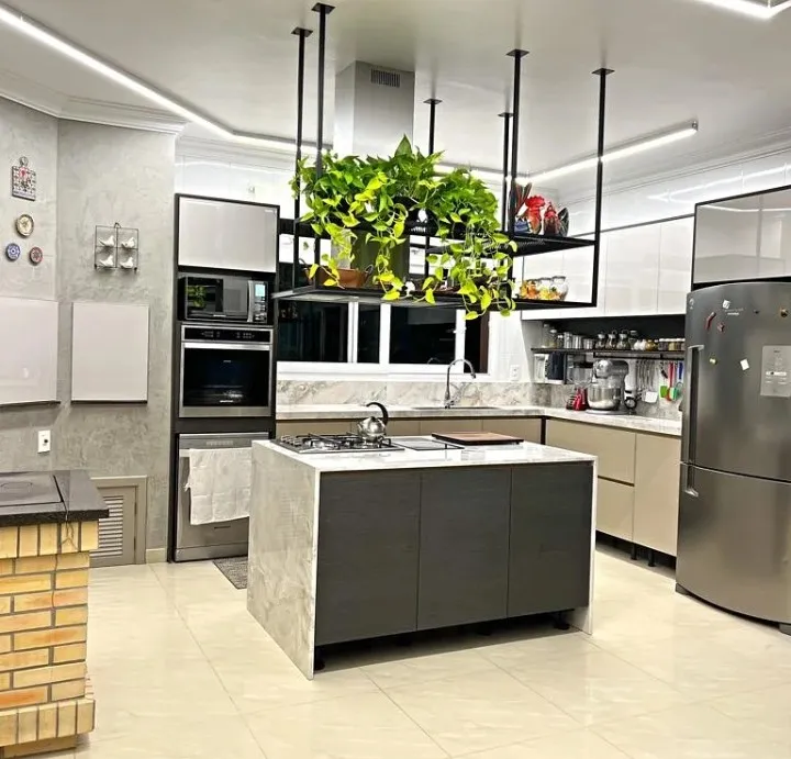 Projeto de cozinha com ilha em mármore — Inpetra